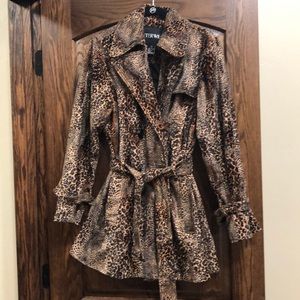 Leopard  jacket size S. Runs big great  condition